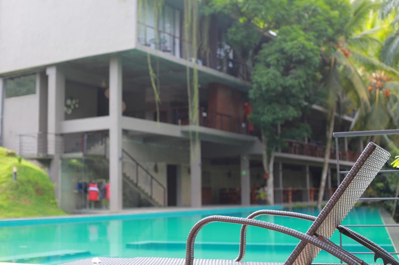 Heaven De Fountain Hotel Avissawella Luaran gambar